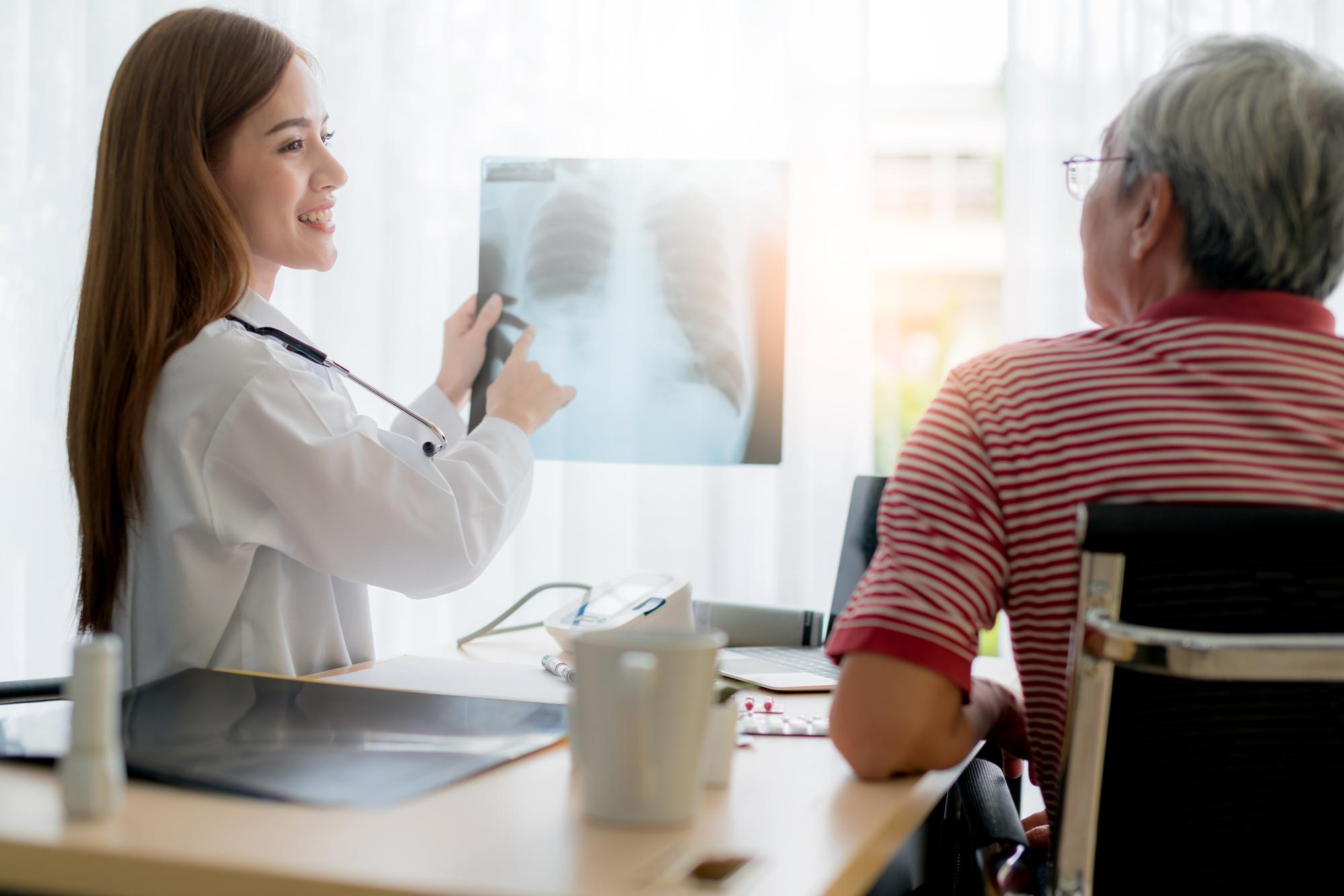 Rheumatologist discussing patient's X-ray. Find more about rheumatology in Chicago.